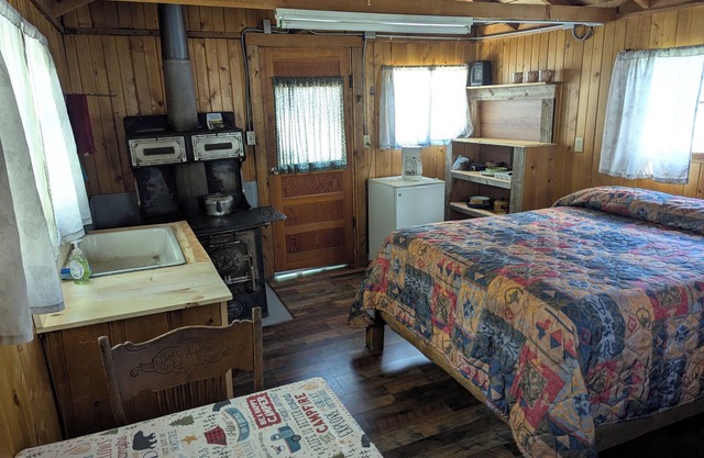 Cabin 10 at Sportsman’s Lodge, Rustic Cabin 10 at Sportsman's Lodge