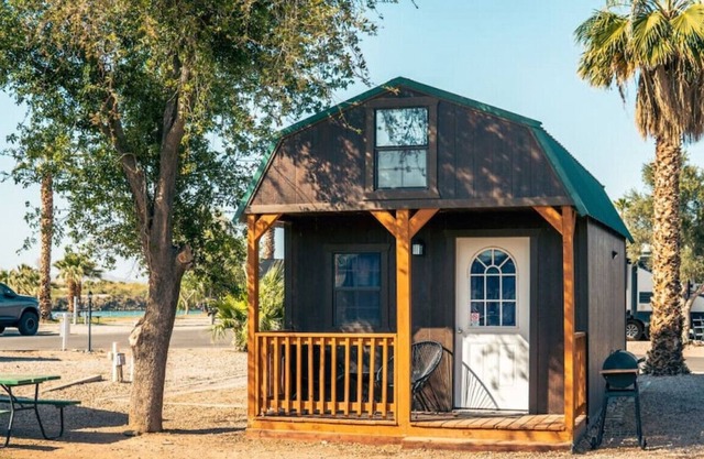 Cabin 10 · Deluxe Family Cabin