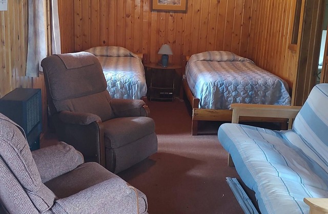 Cabin 11 at Sportsman’s Lodge, Modern Cabin 11 at Sportsman's Lodge
