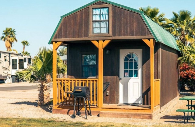 Cabin 12 · Deluxe Family Cabin