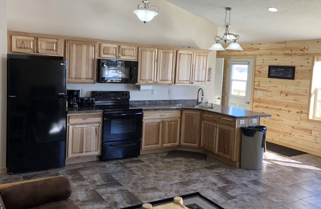 Cabin 12 Lakefront Amazing Views Kid & Pet Friendly Water Trampoline Dock Fishin
