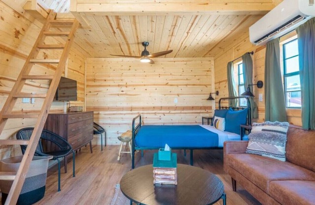 Cabin 14 - Deluxe Family Cabin