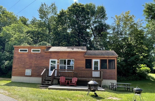 Cabin 19 - 1 Bedroom with spacious loft