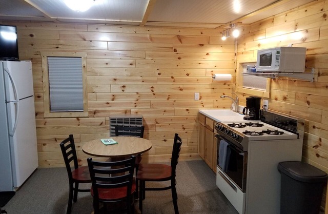 Cabin# 2-New, Affordable, Year Round Lodging near Pictured Rocks & Tahquamenon!
