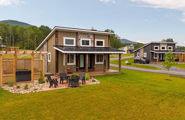 Cabin 2 One Bed Modern Luxury w Hot Tub