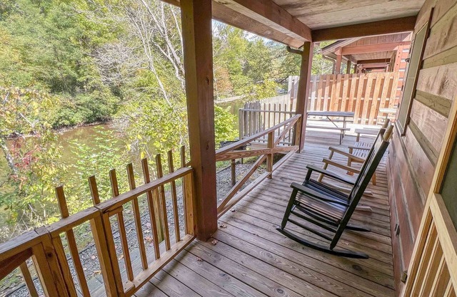 Cabin #3 - Riverfront w/ Gas Fireplace and more!