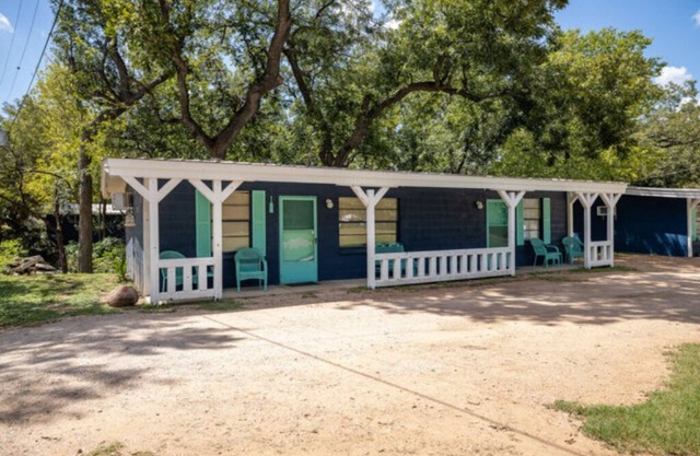 Cabin 4 - Cabin near the pool and arcade
