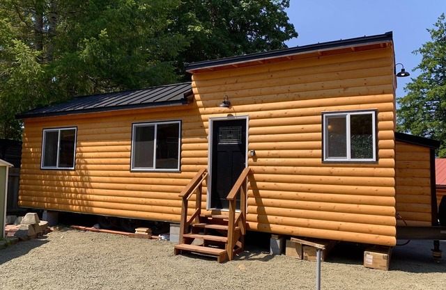 Cabin #4 Lake Nahwatzel Resort - New Tiny Cabin!