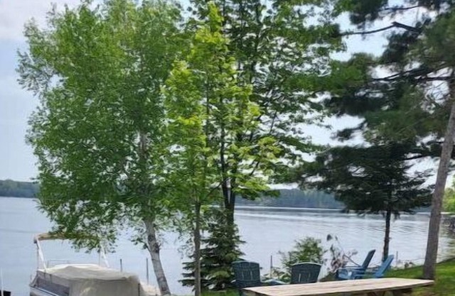 Cabin 4 - Two bedroom bunkhouse, lakefront cabin.