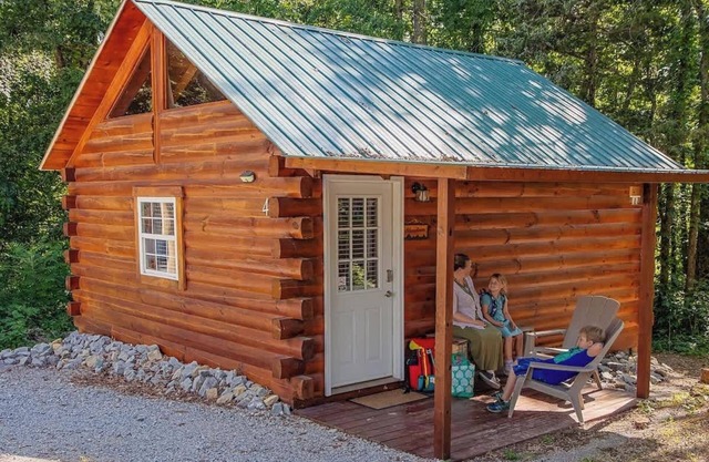 Cabin 4 - Very Romantic, King bed, Full Kitchen