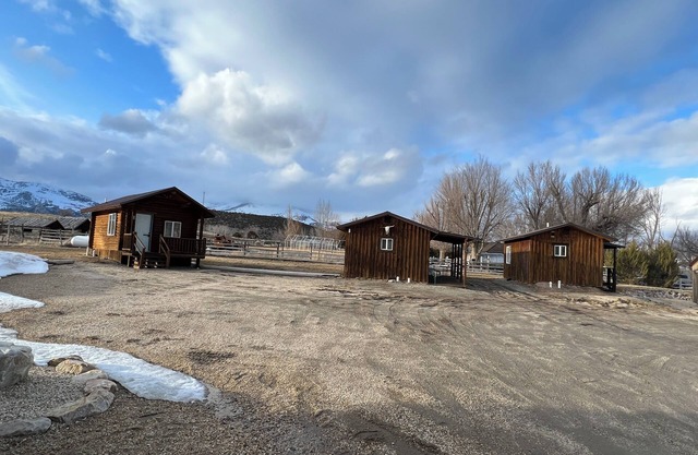 Cabin 5 at the Almo Inn Near City of Rocks/Castle Rocks Parks in Idaho
