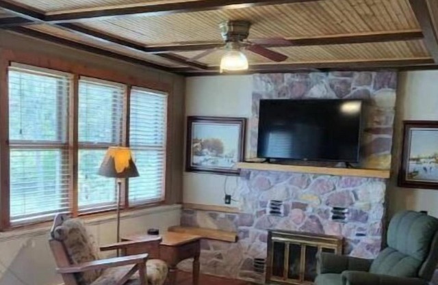 Cabin 6 - Large 2 Bedroom Lakefront Cabin