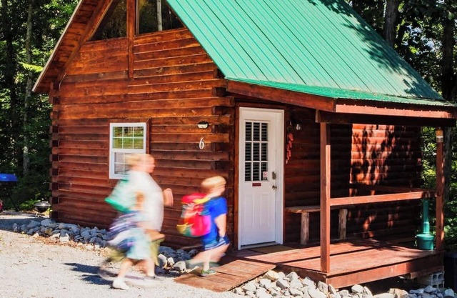 Cabin 6 - Near Green River & Cumberland Lake | Pet Friendly
