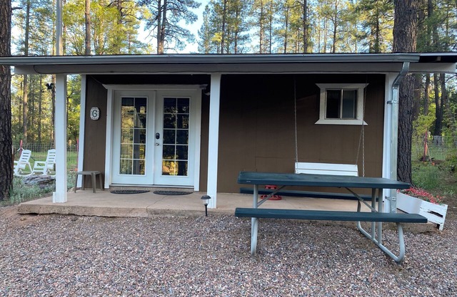 Cabin 6 – Sweethearts Cottage - Indoor Jacuzzi, Fireplace & Porch Swing.