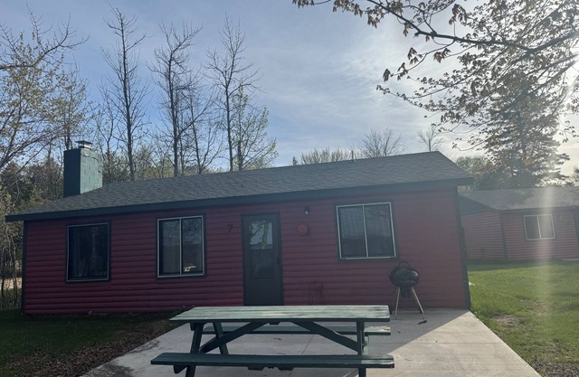 Cabin 7-Angler's Lodge at Sunset Pines Resort