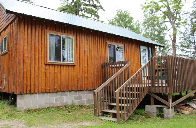 Cabin 7 - Cozy classic cabin on the lake shore with private deck
