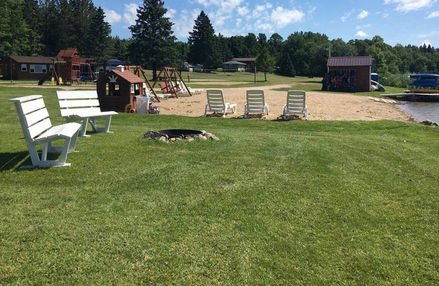 Cabin 7 Family/Pet Friendly Resort Amenities Beach Dock Fishing Resort Amenities