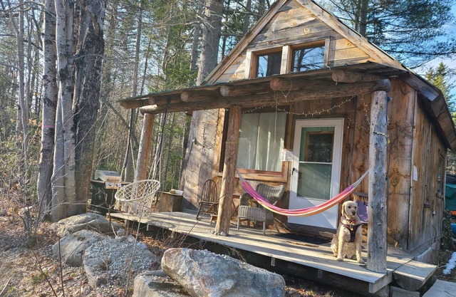 Cabin 7 min to Ski Stratton, Wood-Fired Sauna, Brook View, Woodstove, Dogs OK