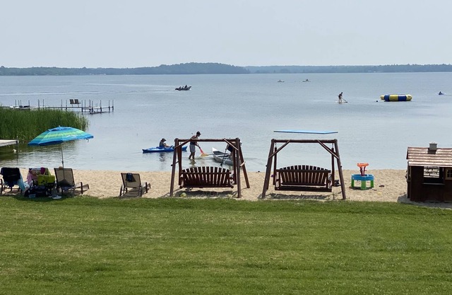 Cabin 8, 4 Bd Lakefront Deck Overlooking Beach Resort Amenities Pet Friendly