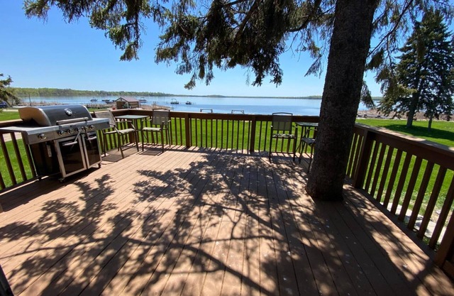 Cabin 8 Lakefront Resort