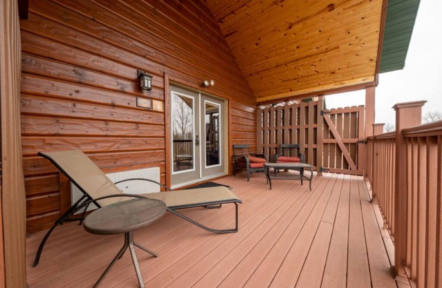 Cabin 8 Our Romantic Suite offers a jetted tub and views of Mille Lacs lake