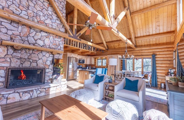 Cabin close to the Lake, Sleeps 8