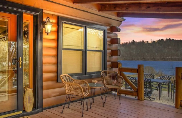 Cabin Cove ~ Warm Cozy Nights! River View, Theater