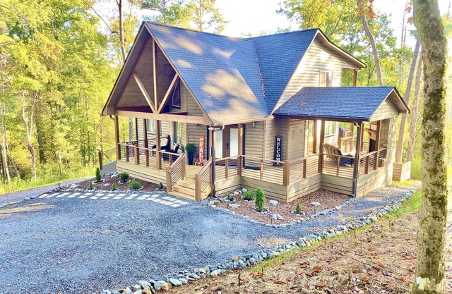 Cabin Ellijay, Georgia - Great for groups, private, comfortable, fully equiped