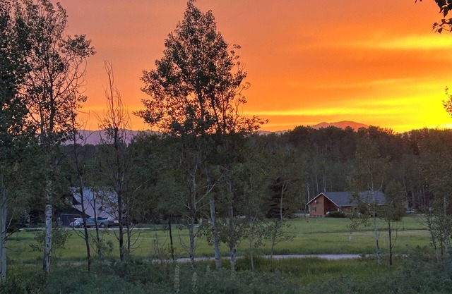 Cabin getaway 1-Hour from Jackson Hole, Golfing, Fishing, Palisades, Yellowstone