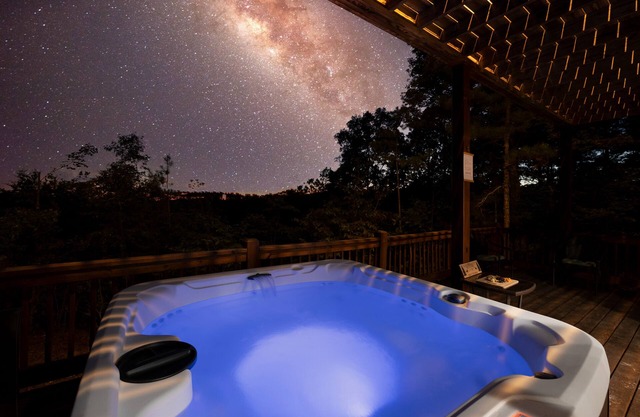 Cabin in 150Acres| Views | Theater |Hot Tub| Game Rm| Fire Pit