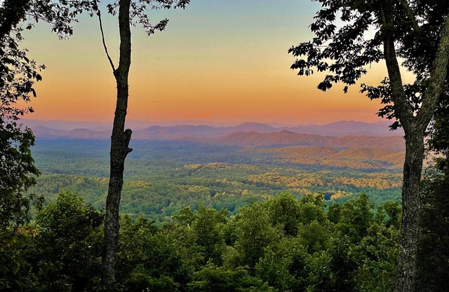 Cabin in the Clouds, Long Range Views, Triple Decks, Hot Tub, Pool, Foosball