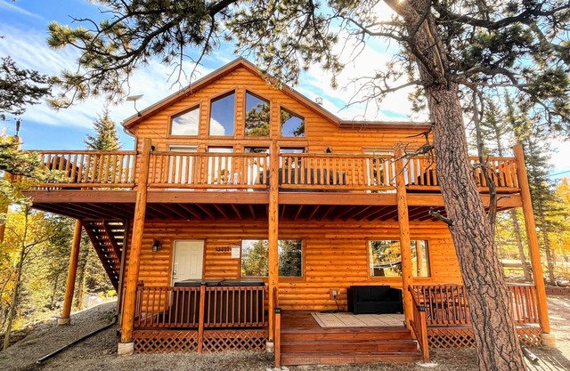 Cabin in the Clouds, A Colorado Mountain Retreat Cozy, Beautiful Views