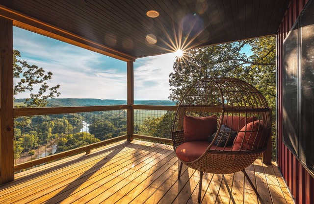 Cabin In The Sky overlooking the Gasconade river close to Fort Leonard Wood