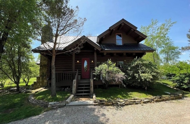 Cabin in the Vineyard. Very private!