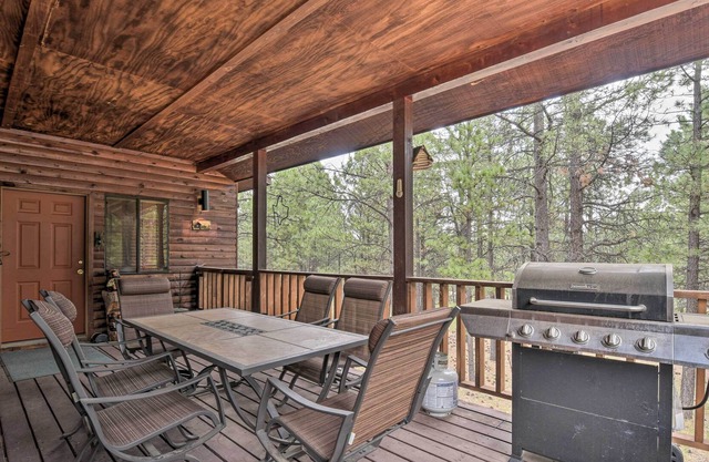 NEW! Cabin in the Woods 6 Mi to Angel Fire Resort!