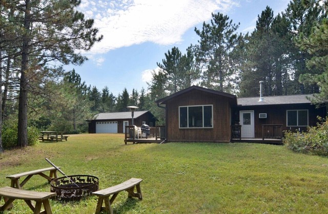 Private Hütte Auf 15 Hektar und in der Nähe von Eau Claire Chain of Lakes