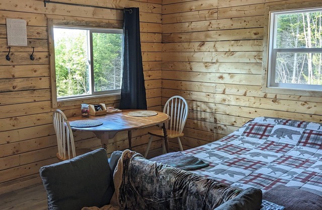 Cabin in THE WOODS.Enjoy peace and tranquility.