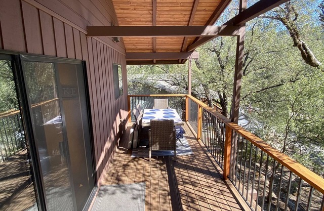 Cabin in Willow Cove w/ boat slip --- 3 min walk to water!