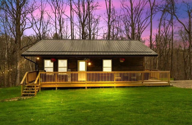 Secluded Cabin in Logan, OH w/Hot Tub & Fire Pit