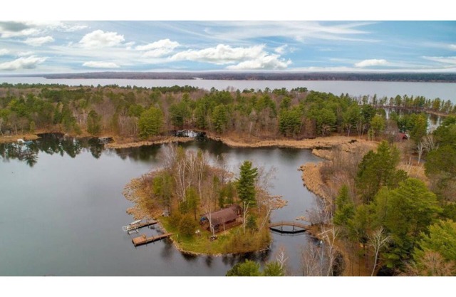 Cabin located on the White Fish Chain of Lakes. 3-bedroom cabin in Cross Lake.