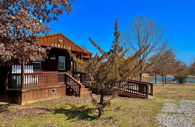 Cabin near Crater of Diamonds