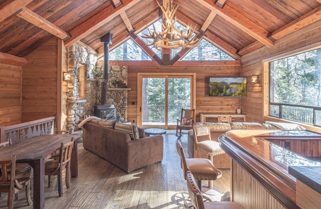 Cabin Near Dodge Ridge+Hot Tub+Pool Table+Sledding