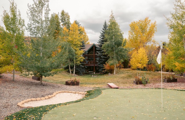 Cabin Near Park City & Mirror Lake -Sleeps 15-Hot Tub-Arcade-Putting Green
