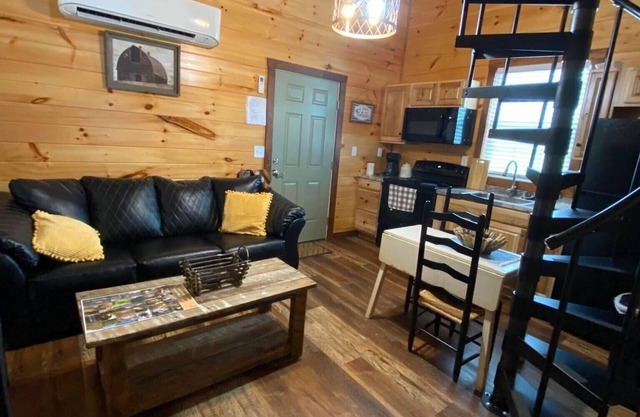 Cabin Nestled in Red River Gorge Hot Tub Free Wifi