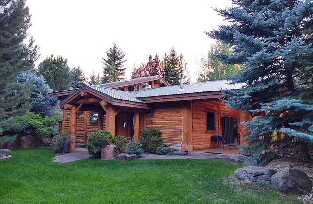 Cabin Oasis, Glacier in 20, Swimming, Mountain Views