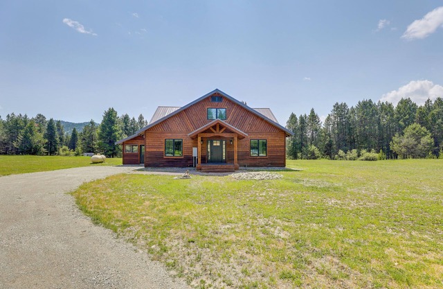 Cabin on 28 Acres: Hike & Fish in Flathead Valley!