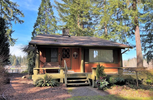 Gemütliche 2-Zimmer-Hütte am See Cottage mit Dock, Kanus und Standup paddleboards
