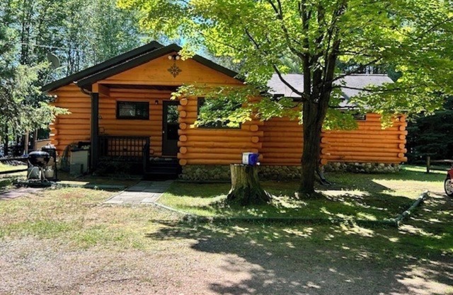 Cabin on Crystal Lake located on the Three Lakes Chain of Lakes
