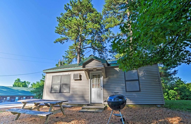NEW! Cabin on Kentucky Lake: Nearby Marina Access!