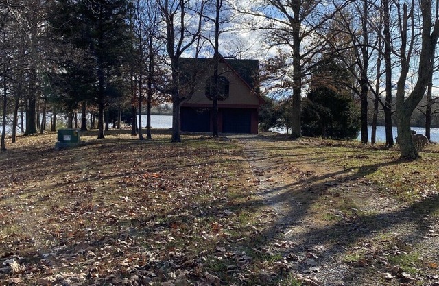 Cabin on Lake Minutes from Rend Lake